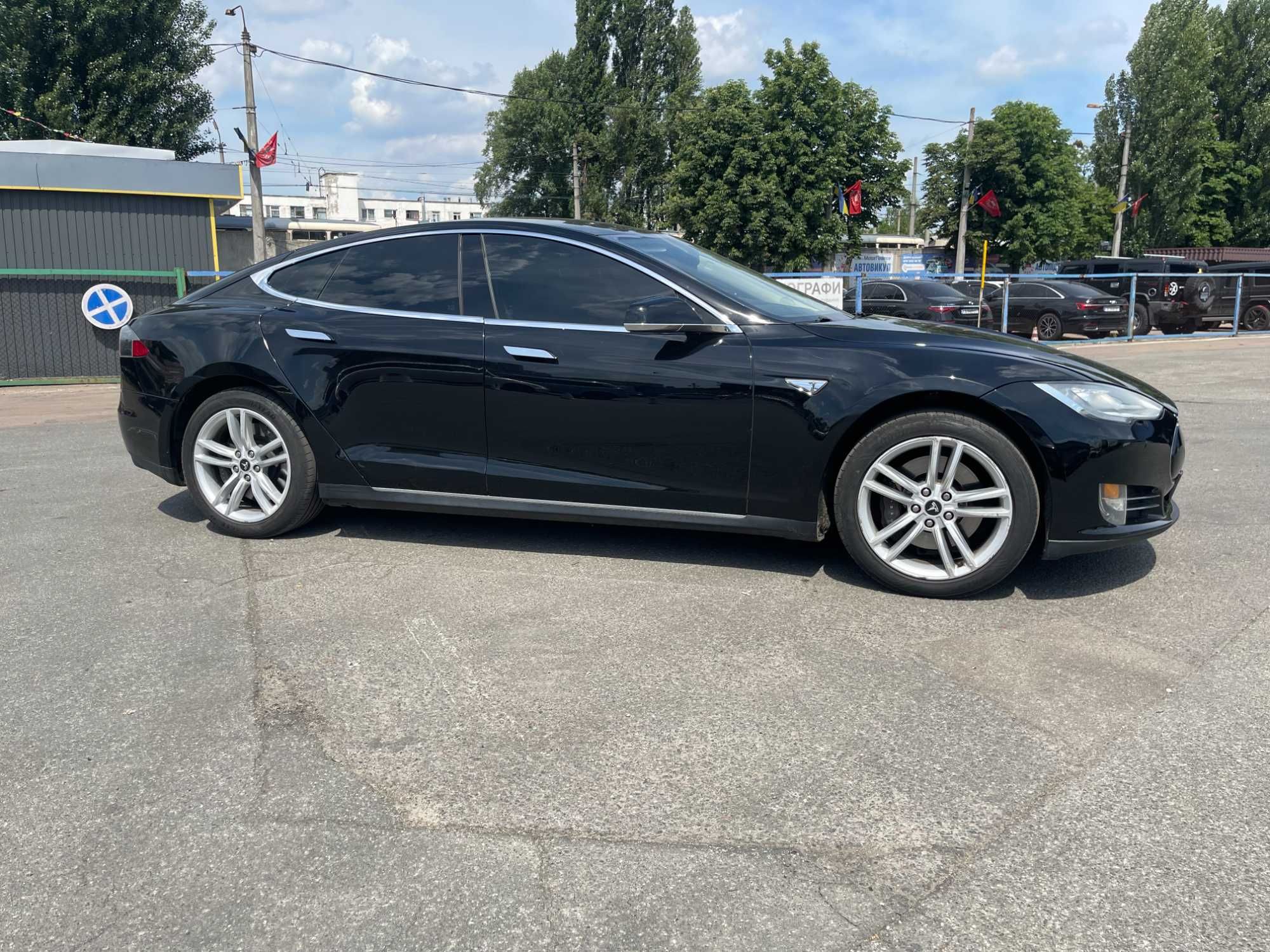 Продам Tesla S 2014 рік