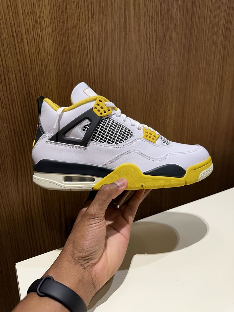 Air Jordan 4 Retro