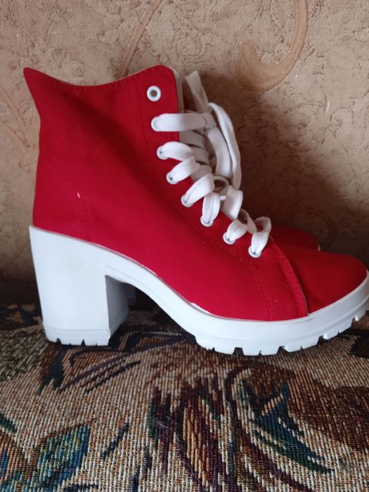 Ботинки з текстилю