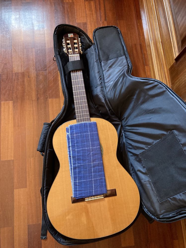 Guitarra clássica Alhambra 3C + estojo rockabag + apoio pé + afinador