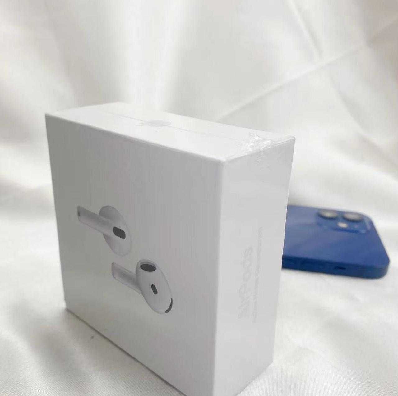 Zupełnie nowe słuchawki_Apple_AirPods_4_generacji w świetnej cenie