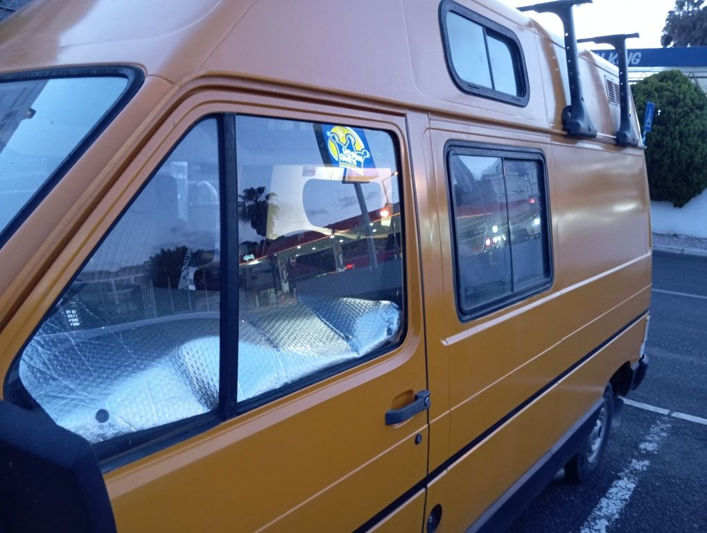 Autocaravana/autovivenda de origem(painel solar,wc,água quente)
