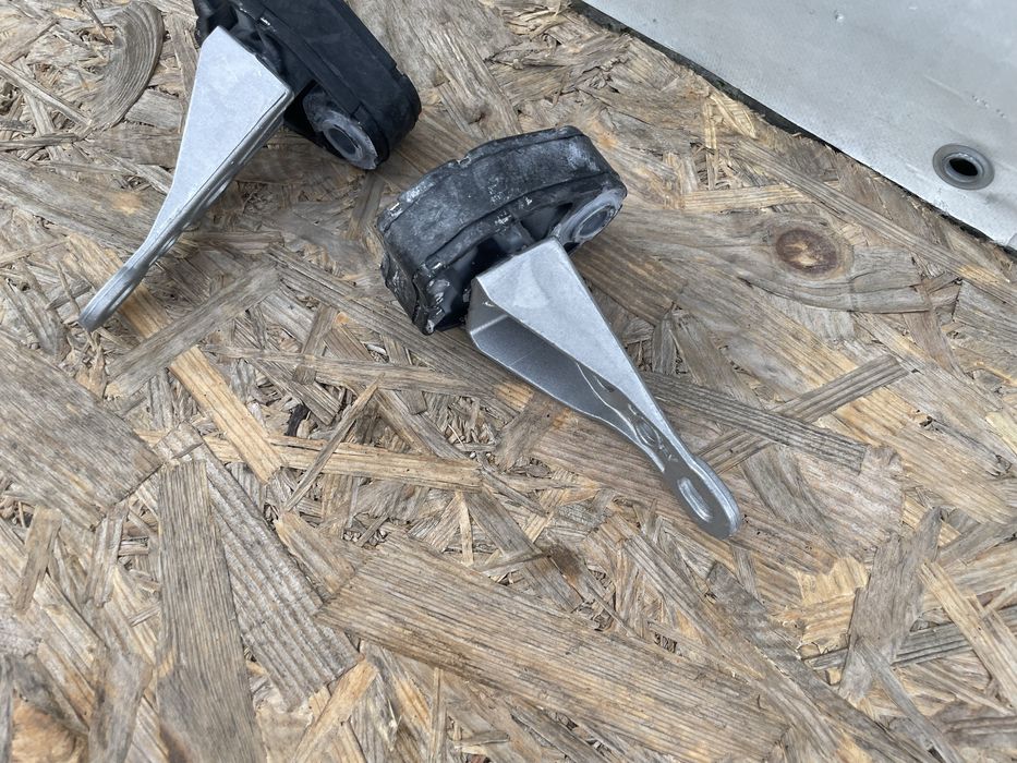 Кронштейн кріплення вихлопної труби Audi Q5 8R резинка вихлопної ауді