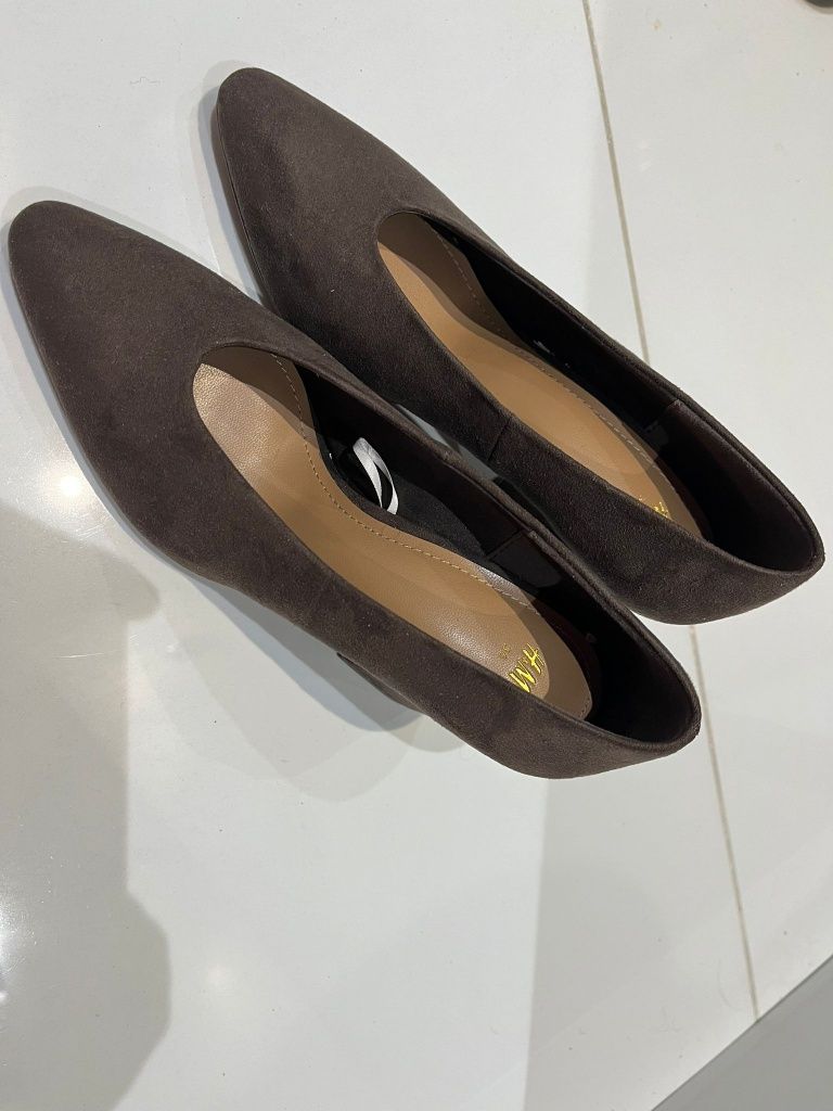 Buty na obcasie zamszowe