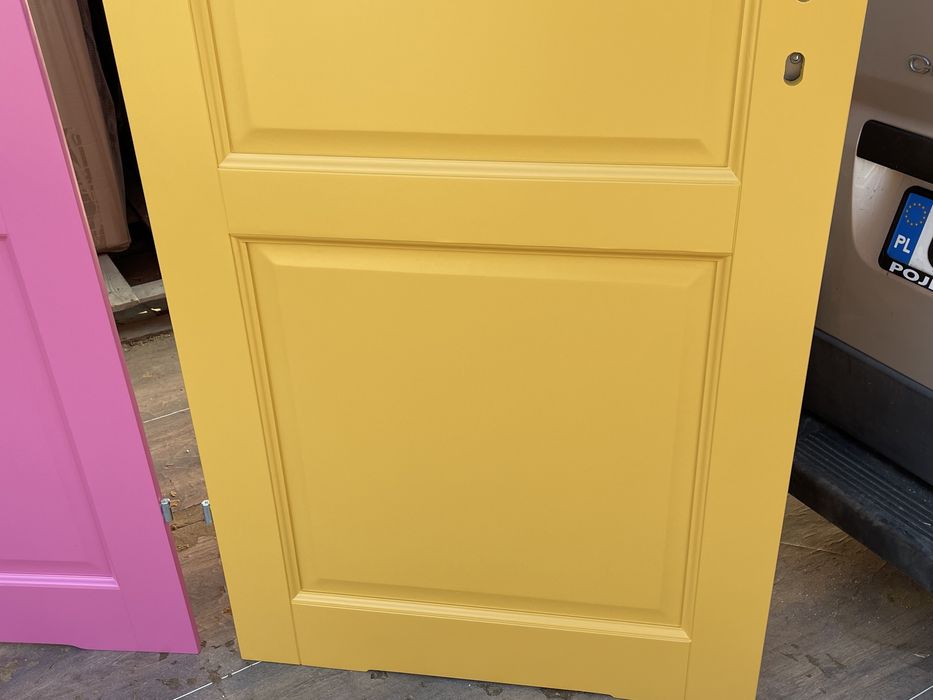 Drzwi drewniane w dowolnym kolorze Ral lub NCS KRIS