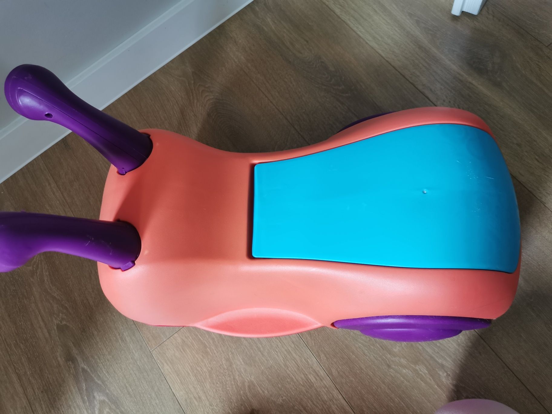 Jeździk żuczek B.Toys