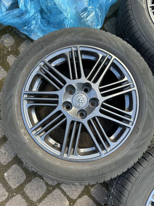 Alufelgi Toyota Avensis wraz z oponani zimowymi Nokian