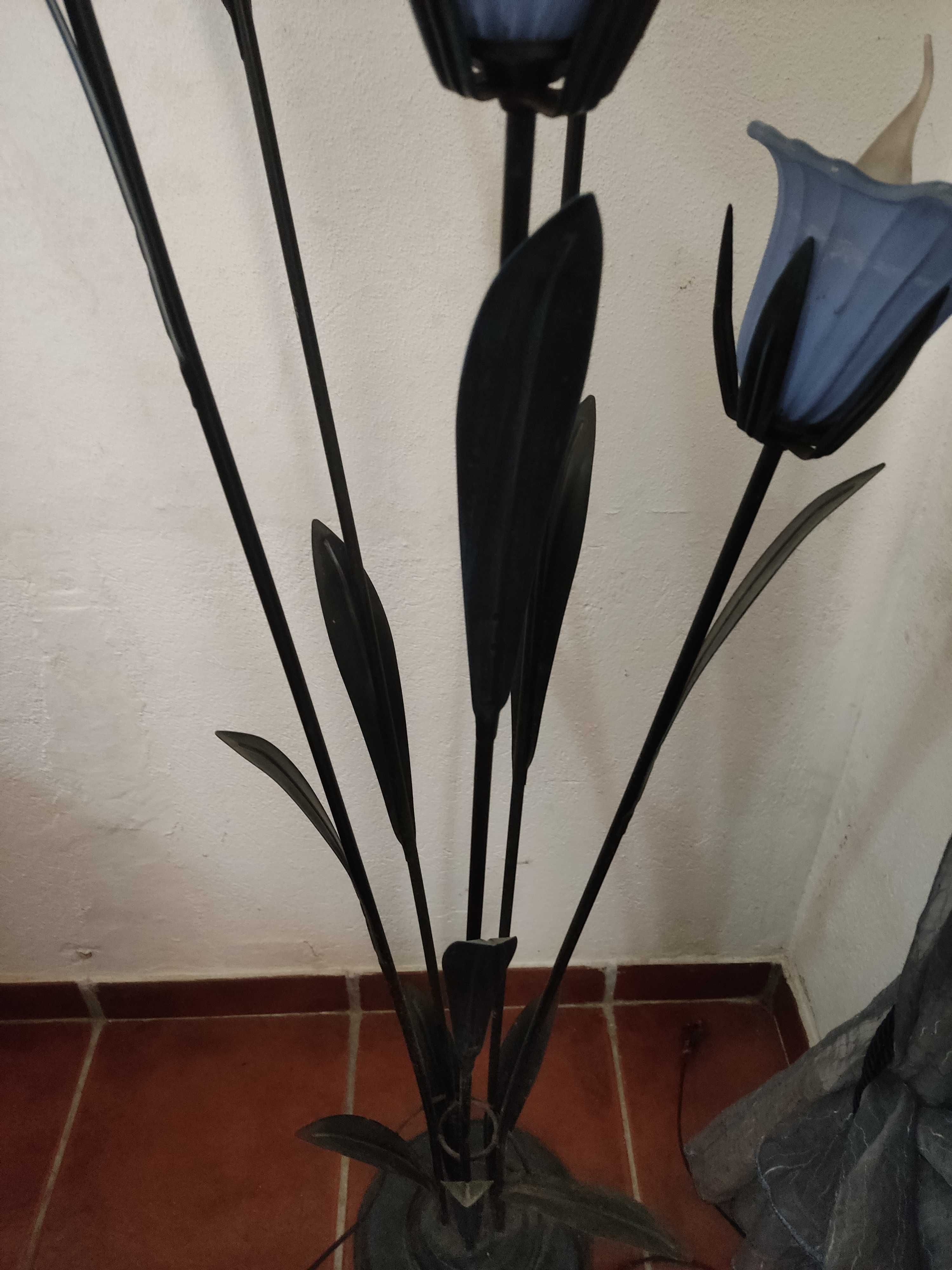 Candeeiro de sala de pé