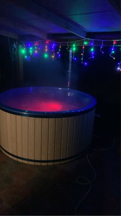 Domek całoroczny nad jeziorem z balią.