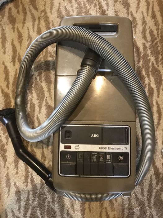 Пилосос AEG пилосос