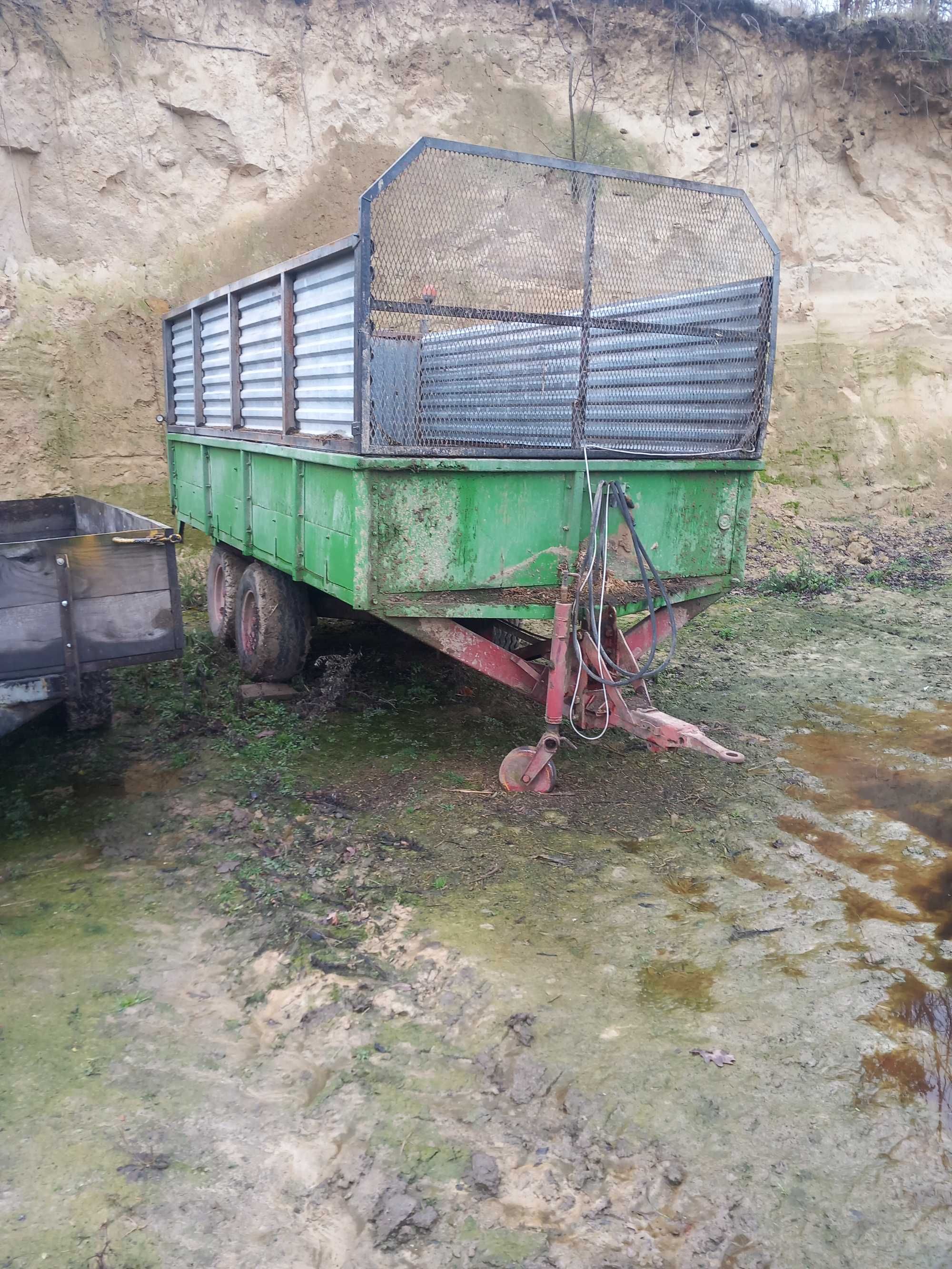 New Holland forda 5610 rozrzutnik 8 tonowy