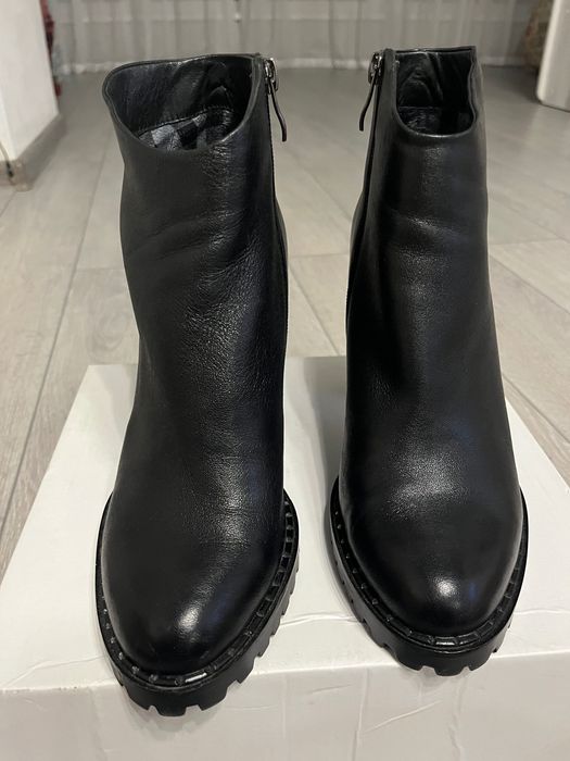 Боти шкіряні ботильйони жіночі чорні 39р.