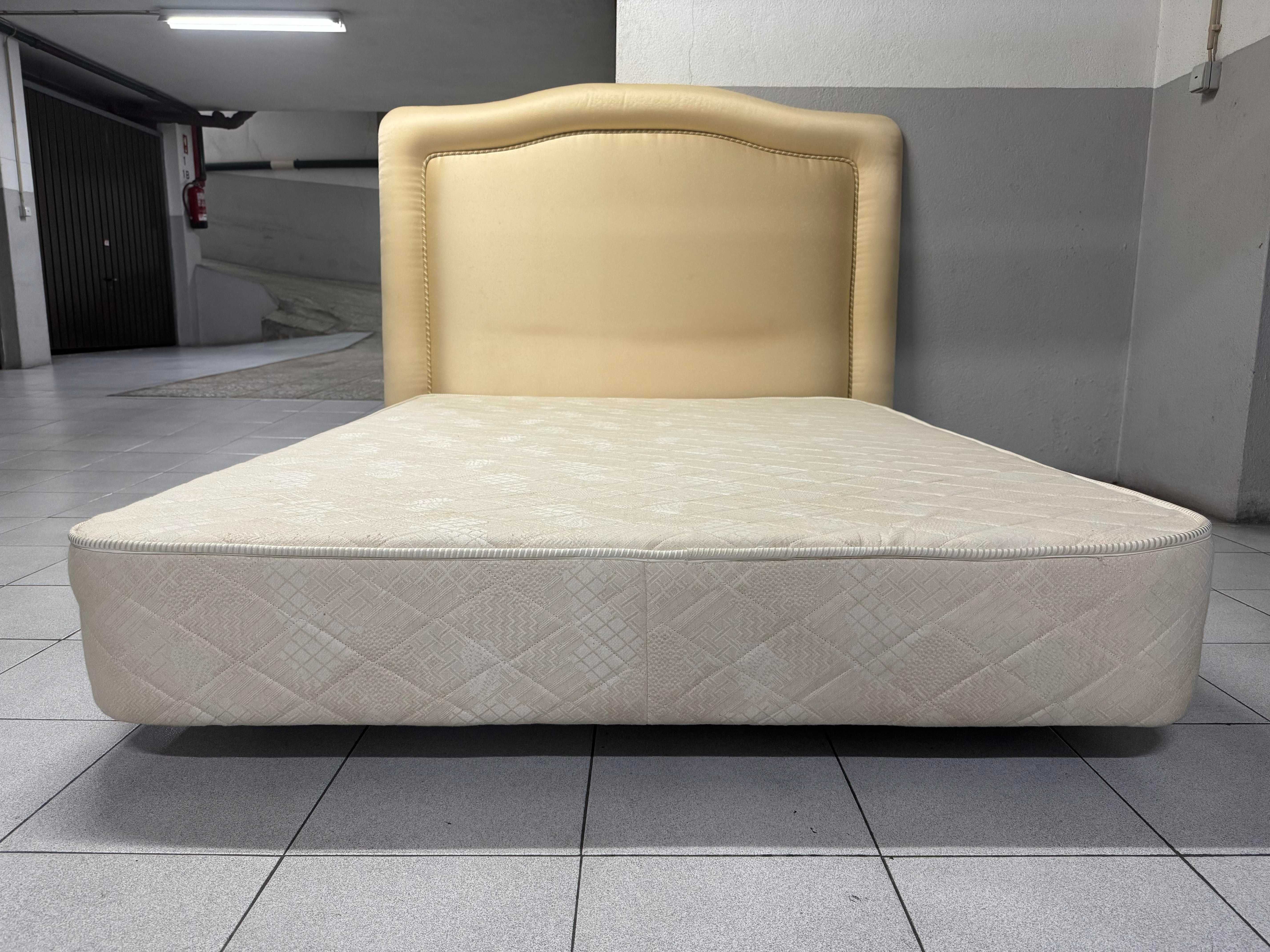 Sommier (cama) com cabeceira