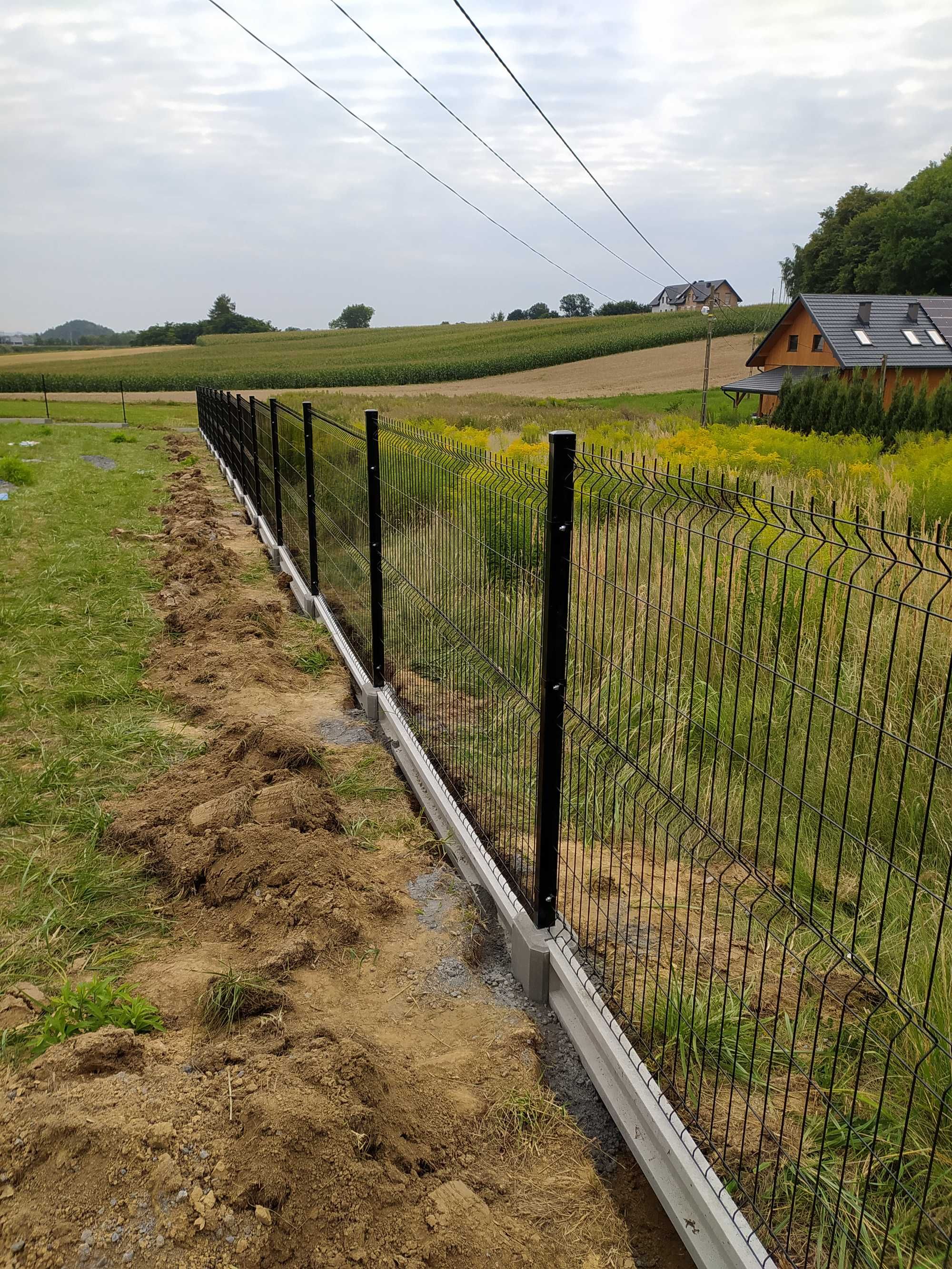 Usługi minikoparką, montaż ogrodzeń panelowych, utwardzanie terenu.