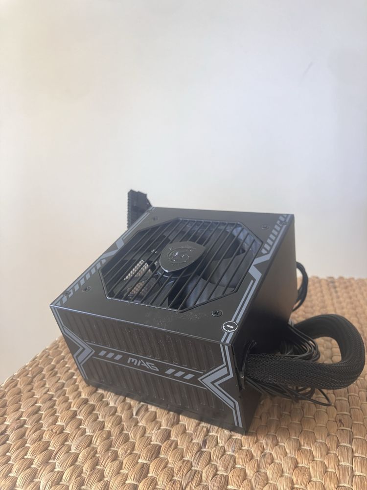 Fonte de alimentação MSI A550BN, 550W