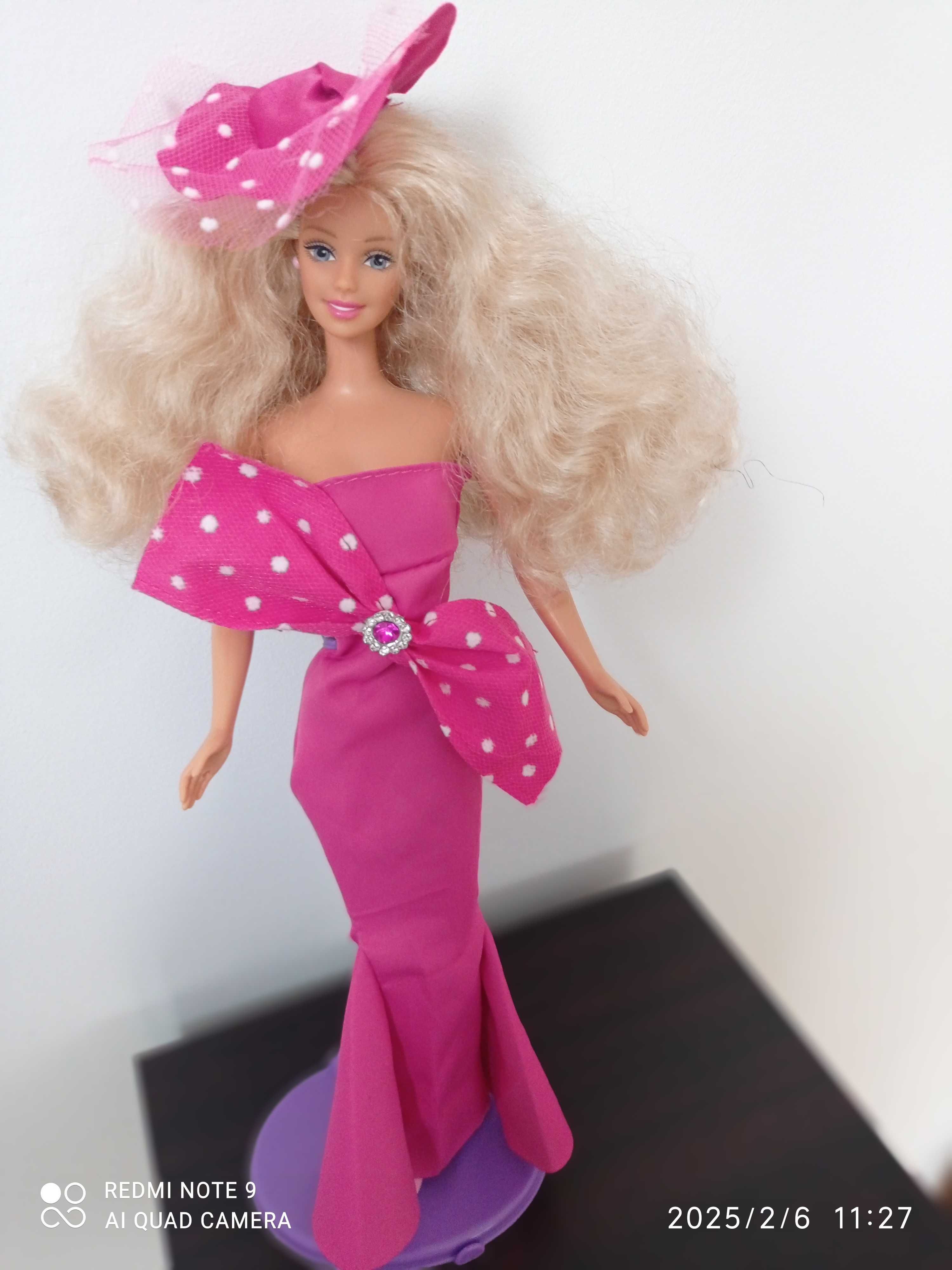 Ubranka dla Barbie - sukienka wieczorowa z kapeluszem