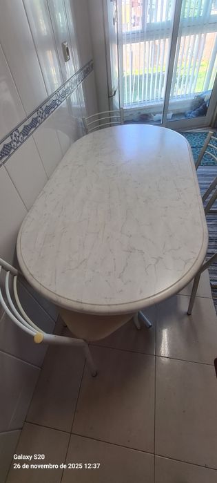 Mesa de cozinha  e cadeiras