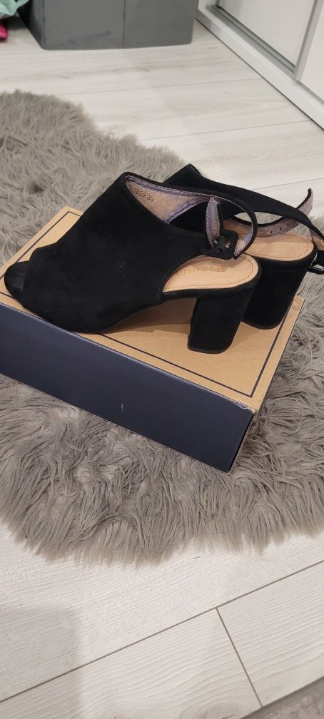 Buty damskie na obcasie
