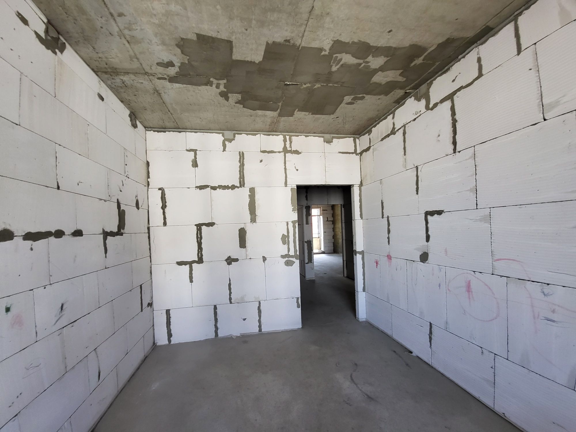3 комнатная 90м² двусторонняя Терраса