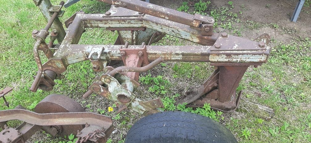 Pług  dwu skibowy i kultywator do ciągnika ursus c330
