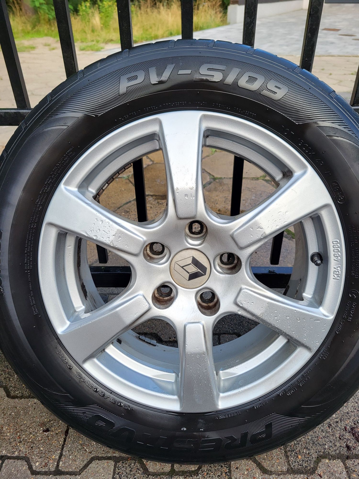 Felgi z oponami komplet 16  5x114.3 Renault