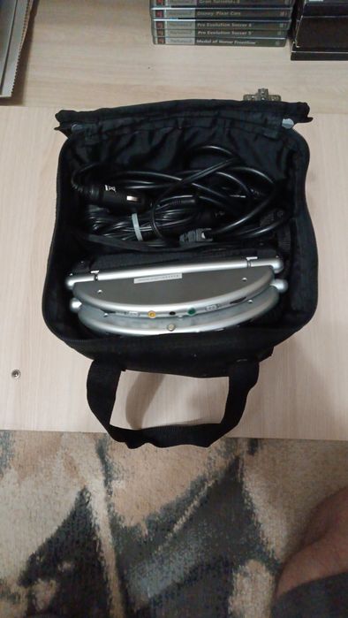 Автомобільний телевізор та dvd плеєр Technika