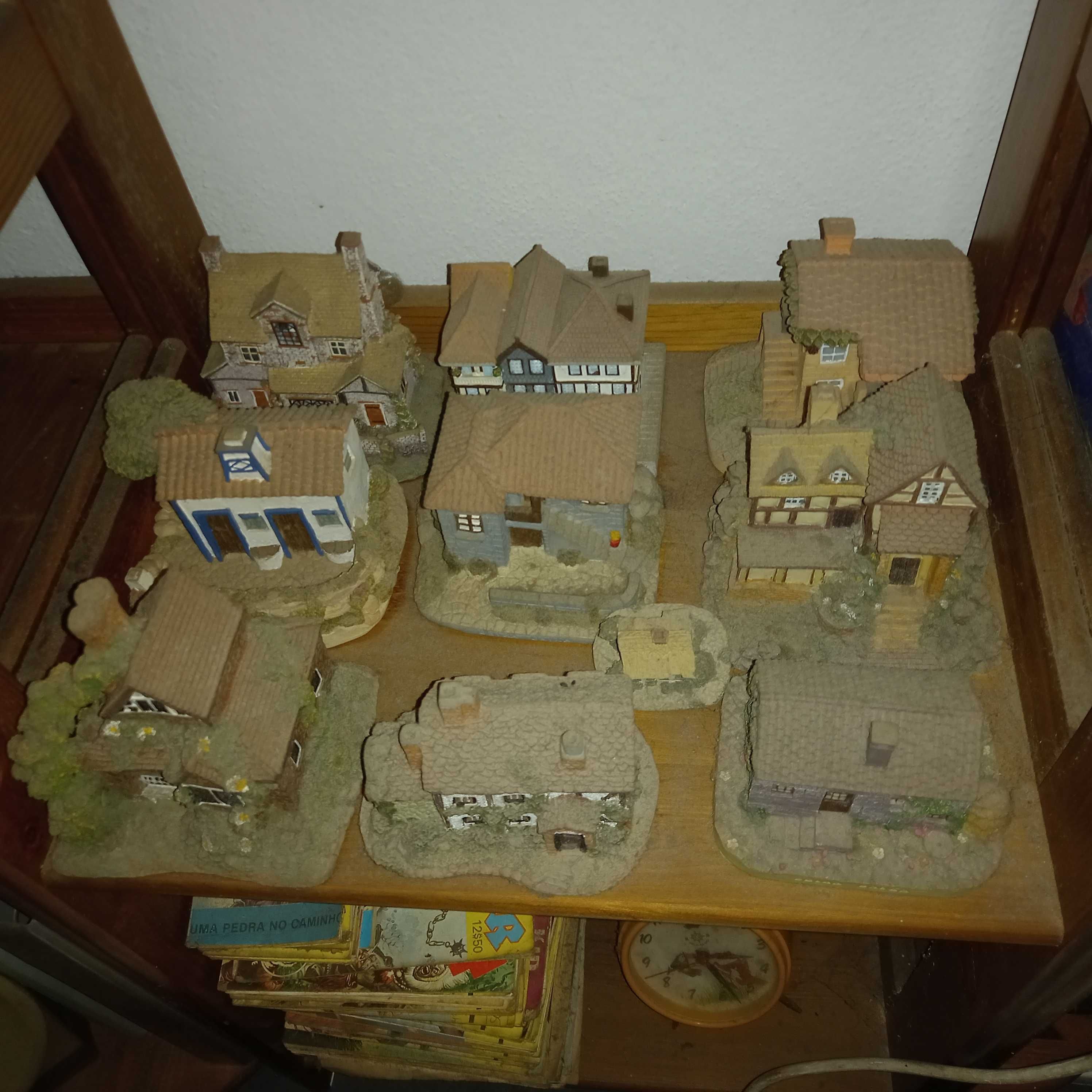 Venda de casas em miniatura.