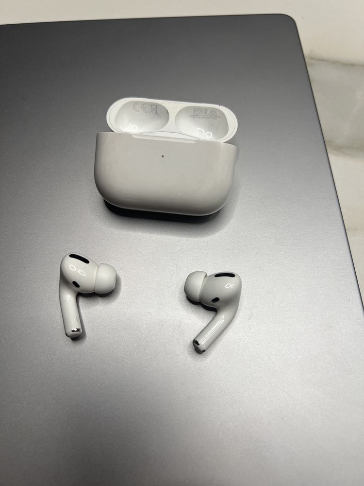 AirPods Pro prawa słuchawka A2083 oryginalna plus zestaw