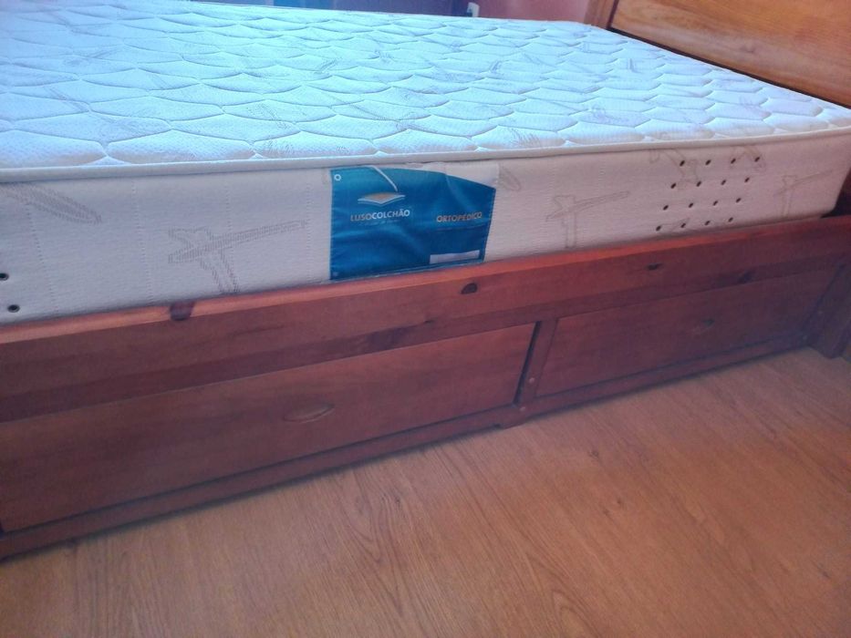 Cama Solteiro - Madeira maciça com gavetas + Colchão