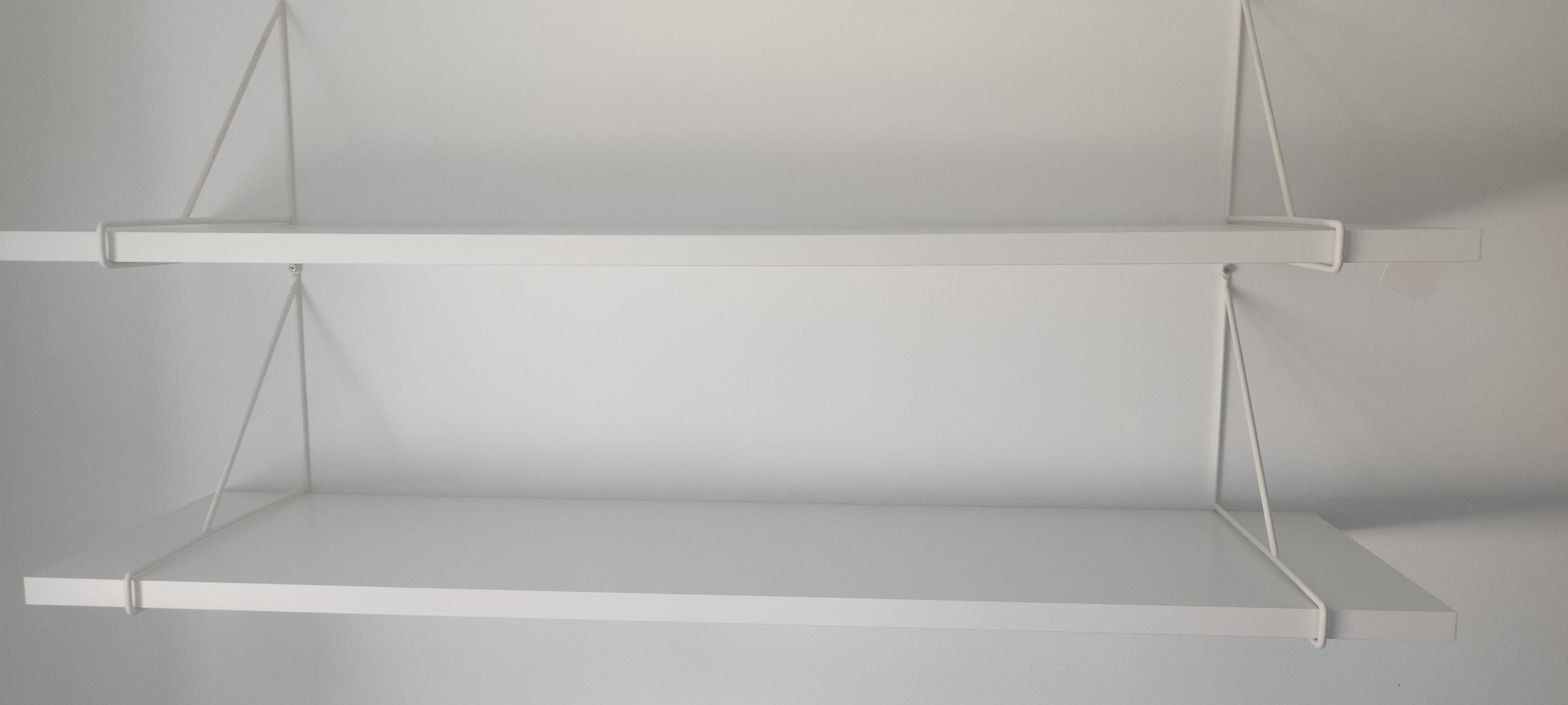 Półki ścienne IKEA Bergshult że wspornikami