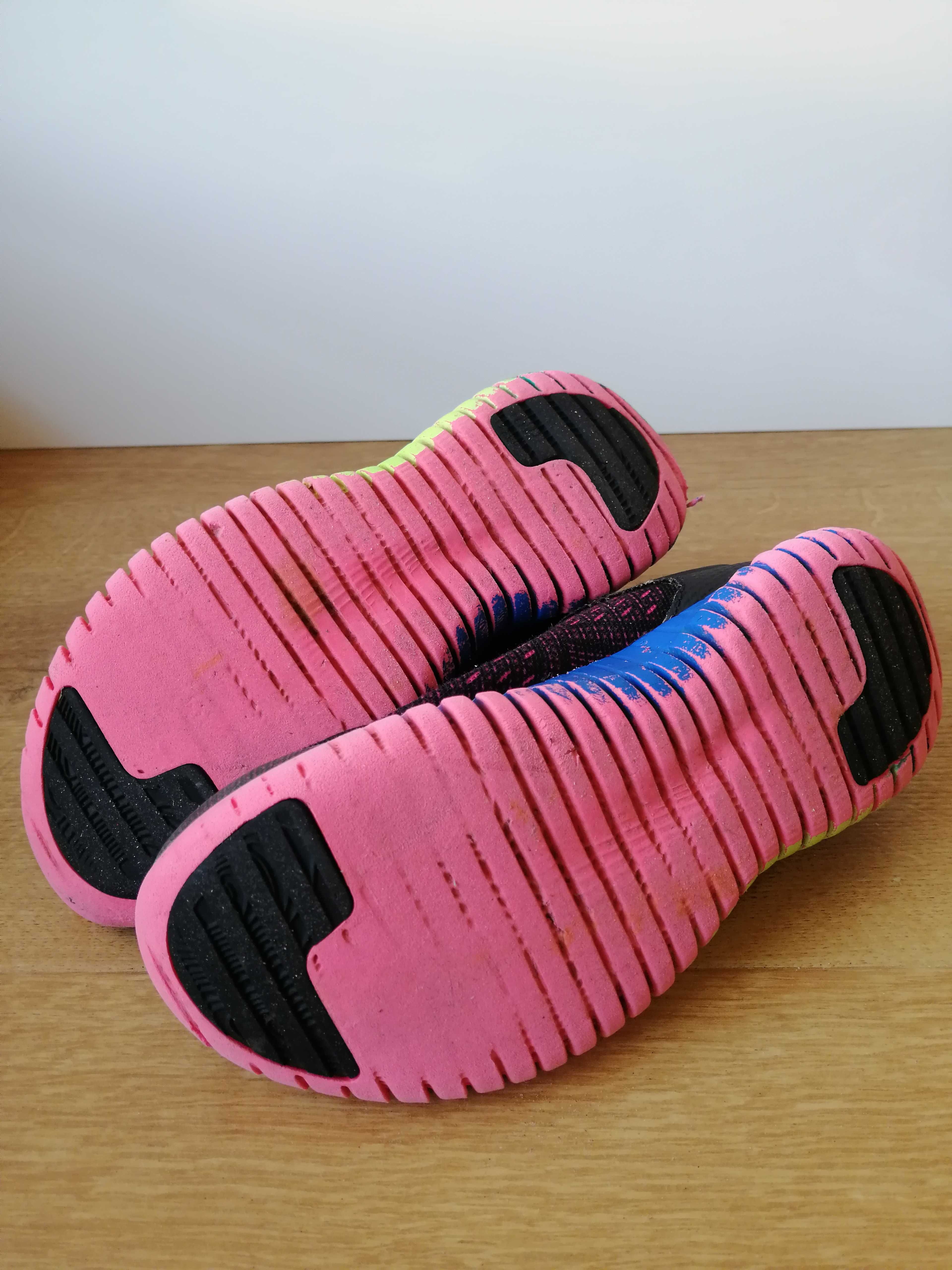 Sportowe buty do biegania New Balance dla dziewczynki rozmiar 33