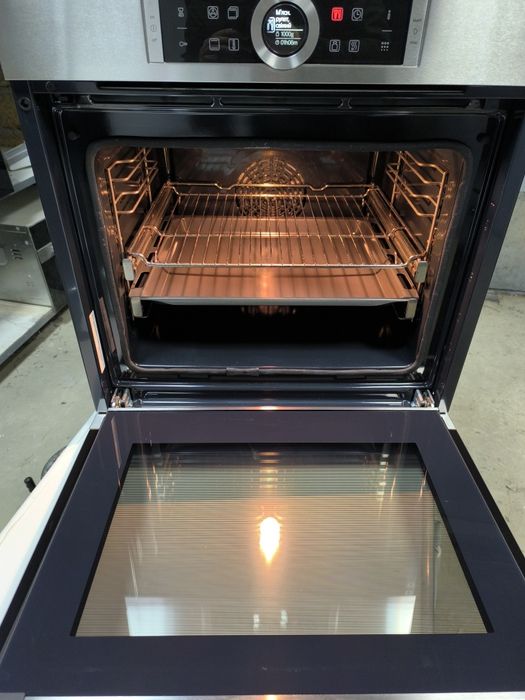 Вбудований духовий шкаф Bosch Serie 8 HBG675BS1