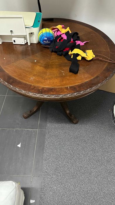 VENDENDO SOFAS E MESAS DE JANTAR POUQUISSIMO USADOS