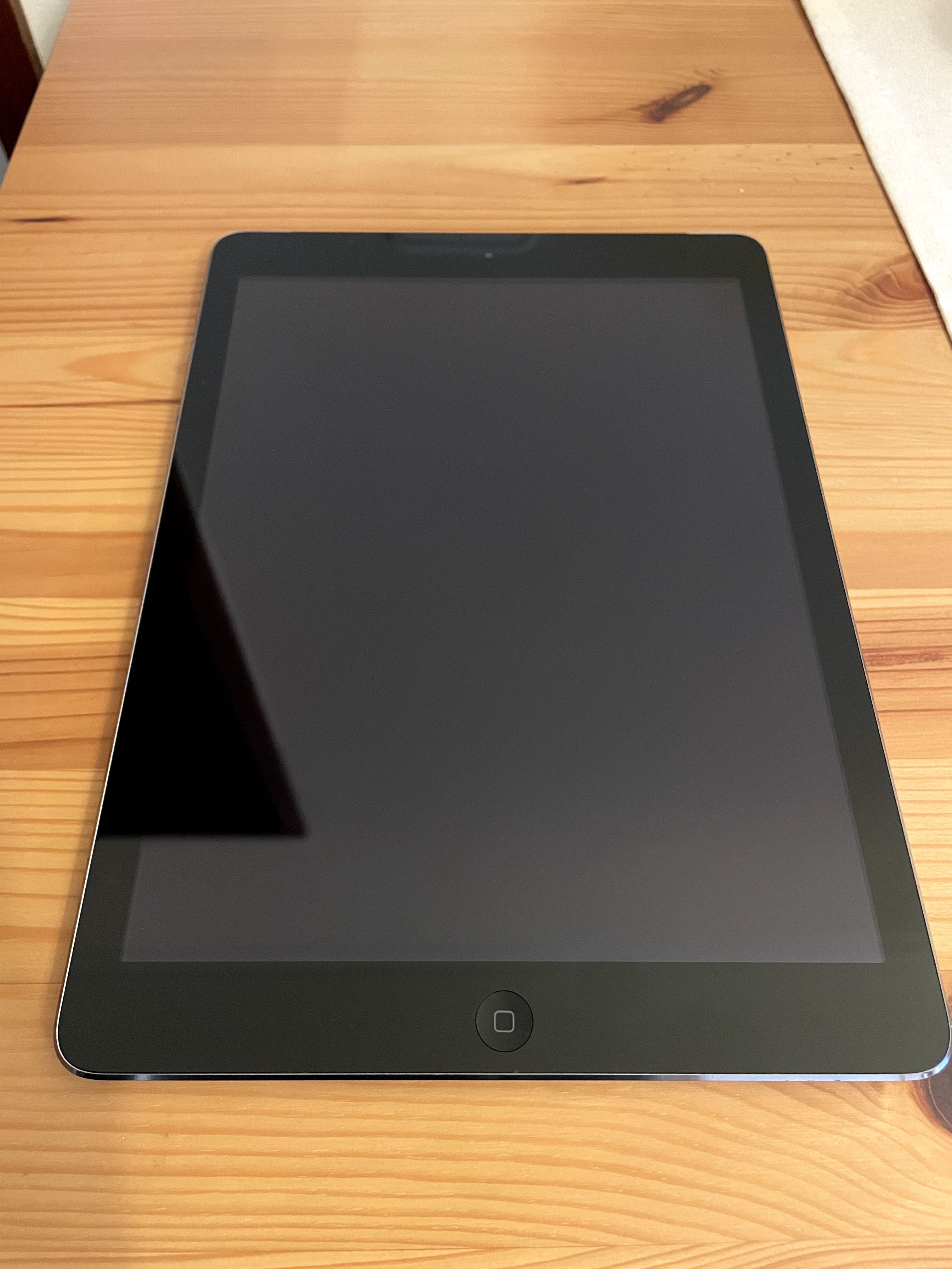 iPad Air - 1º Geração - 64 GB - Wi-Fi + Cellular - Como Novo