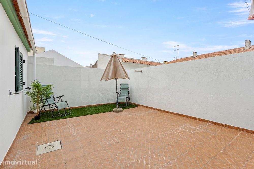 Apartamento T3 com quintal em Peniche