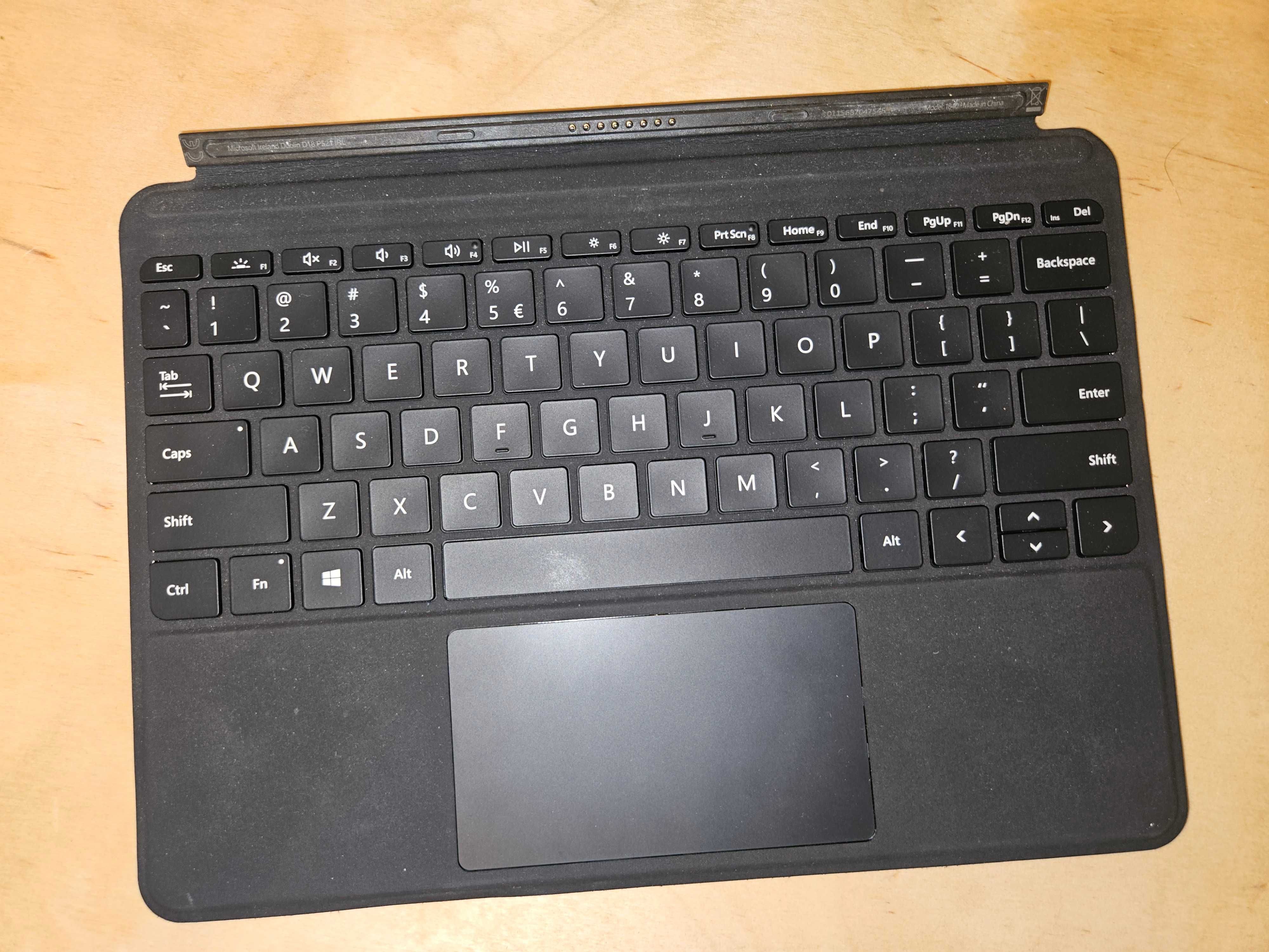 Laptop/Tablet Microsoft Surface Go 2 z rysikiem i klawiaturą