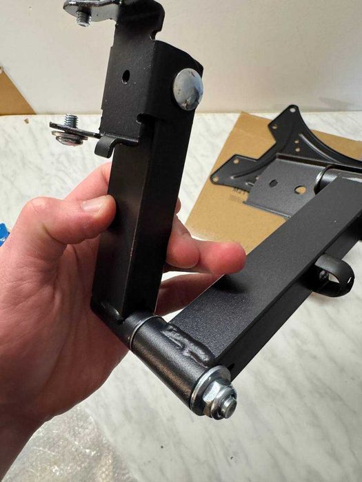 NOWY Obrotowy Wieszak do TV 22-42 cale Mocny Uchwyt Ścienny Telewizora