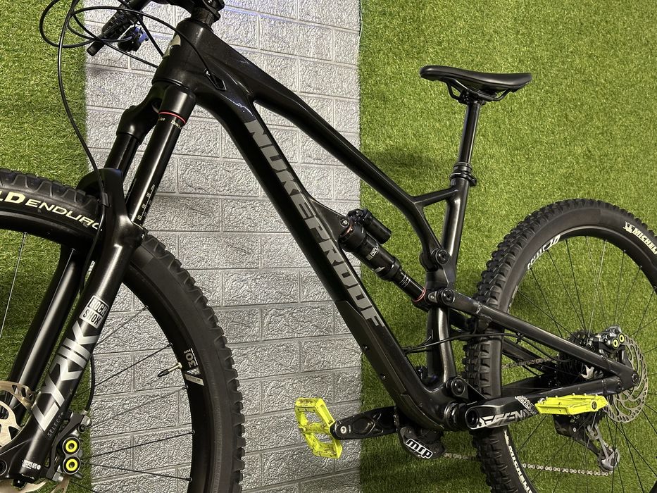 Карбоновий велосипед Nukeproof Mega 180mm