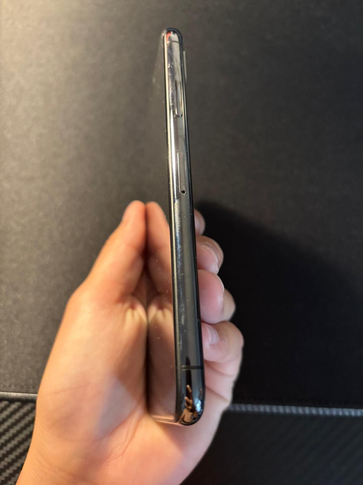 iPhone X z czterema case