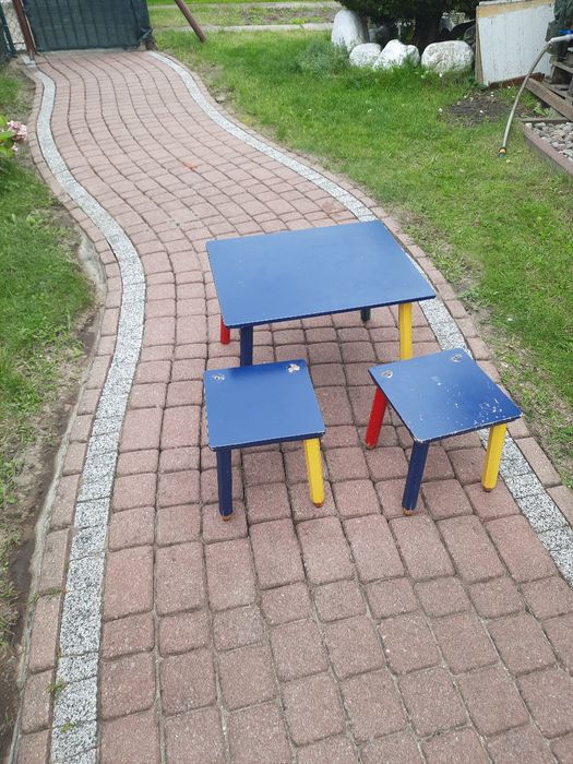 Zestaw stolik z taboretami dziecięcy