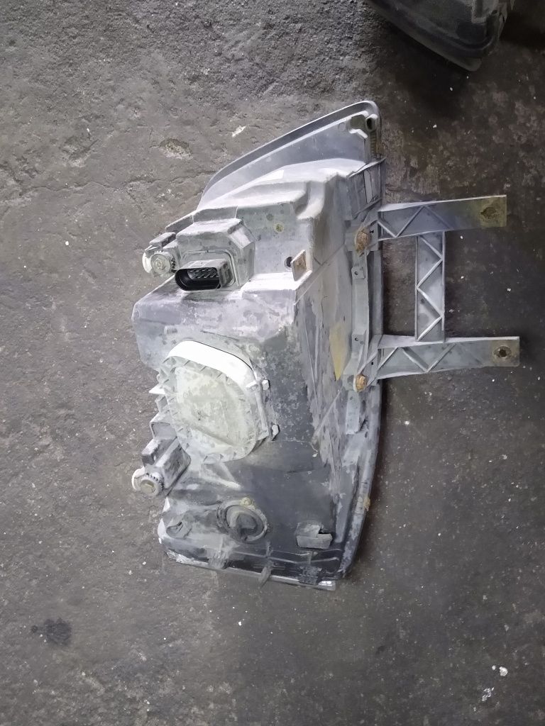 Lampa przód lewa prawa VW T5