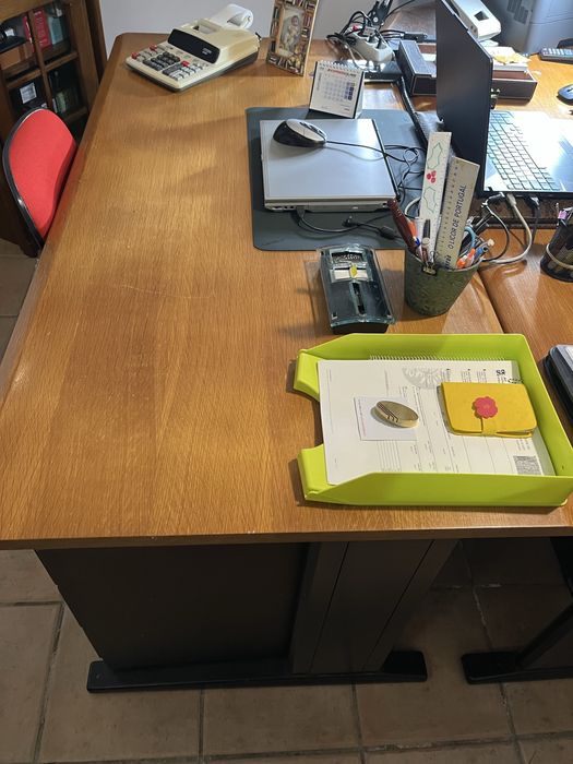 Secretaria de escritorio como nova