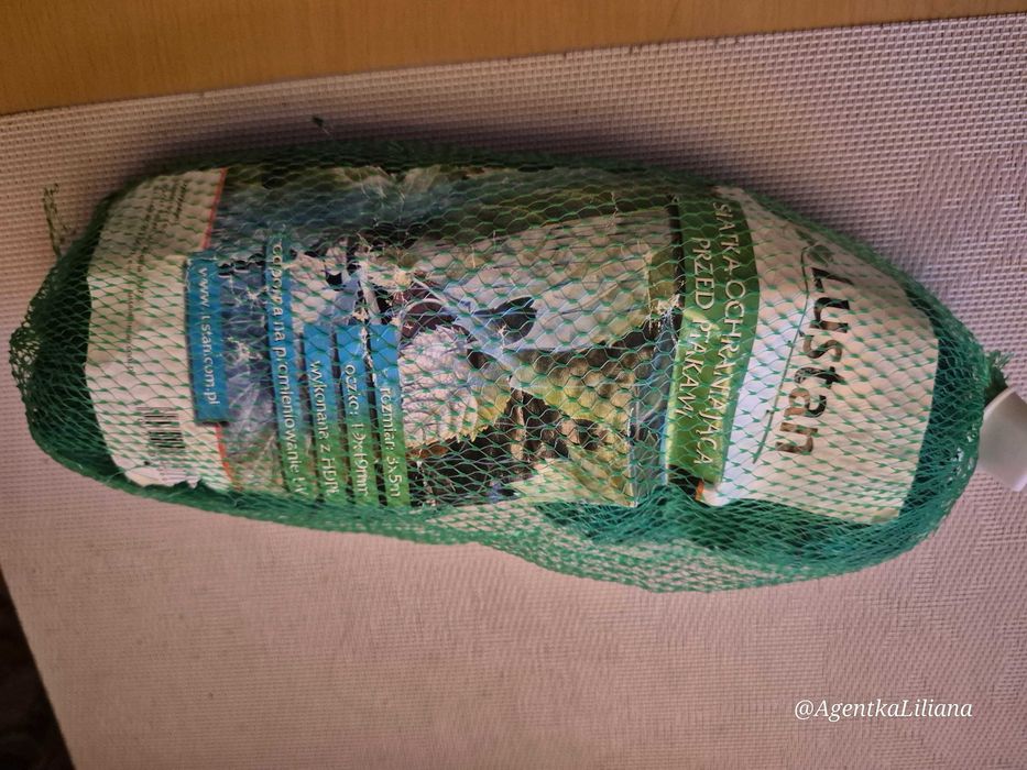 Siatka ogrodnicza osłona przed ptakami na balkon ogródek  na kwiaty