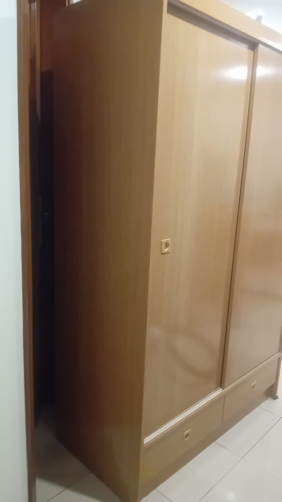Guarda fato pequeno