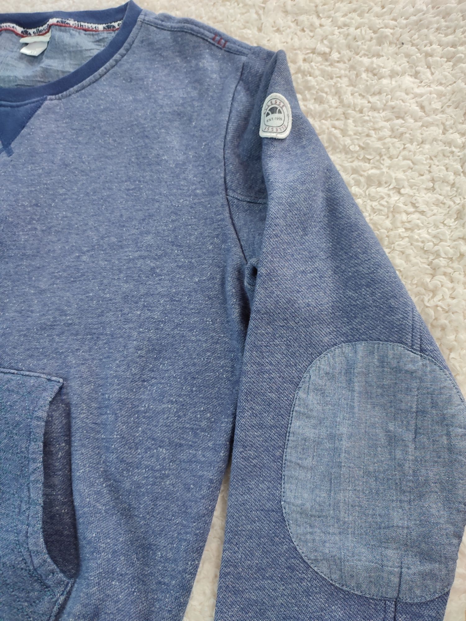 Granatowa bluza ellesse L  z kieszenią kangurką i naszywkami na łokci