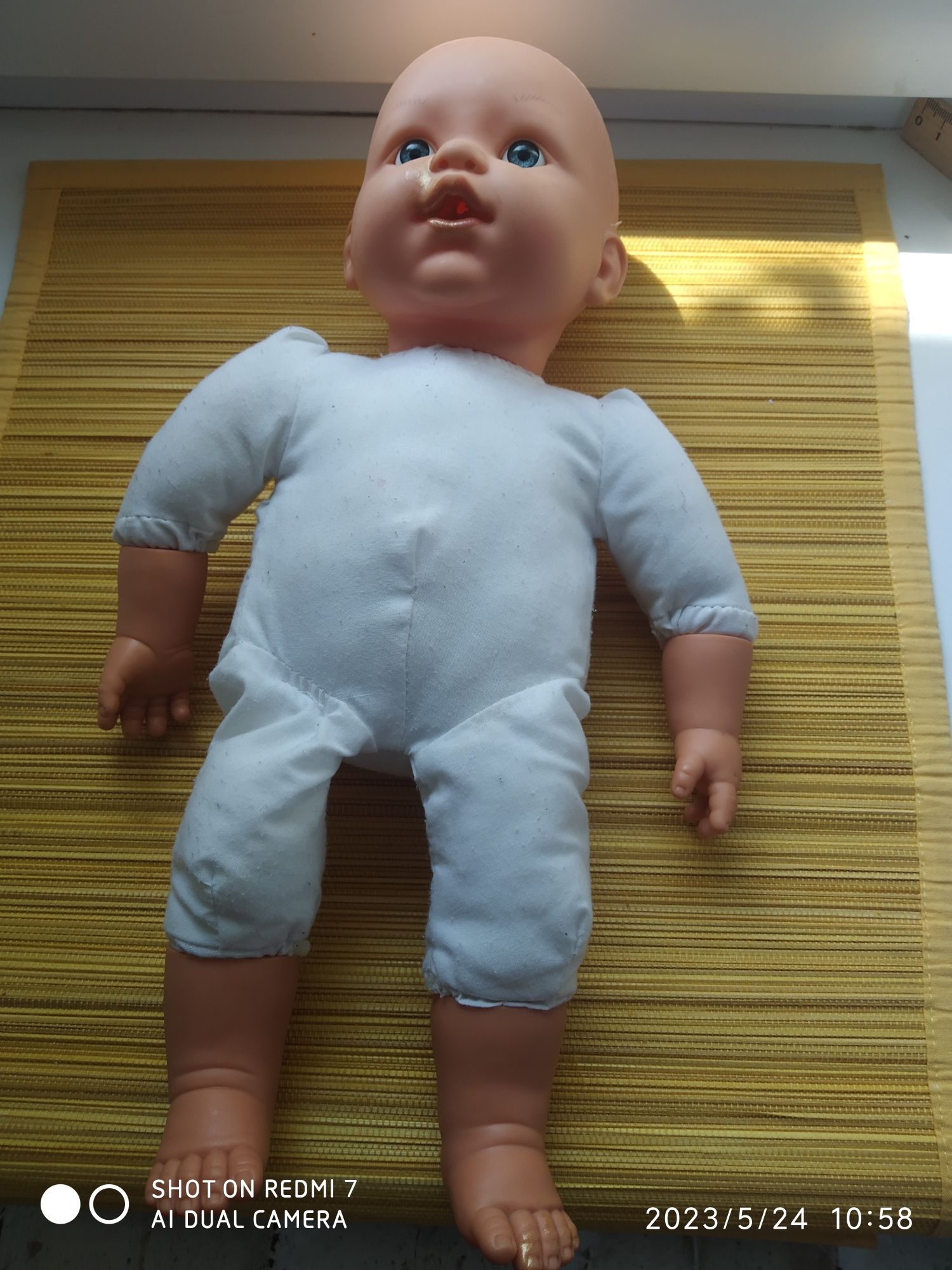 Кукла пупс с мягким туловищем.