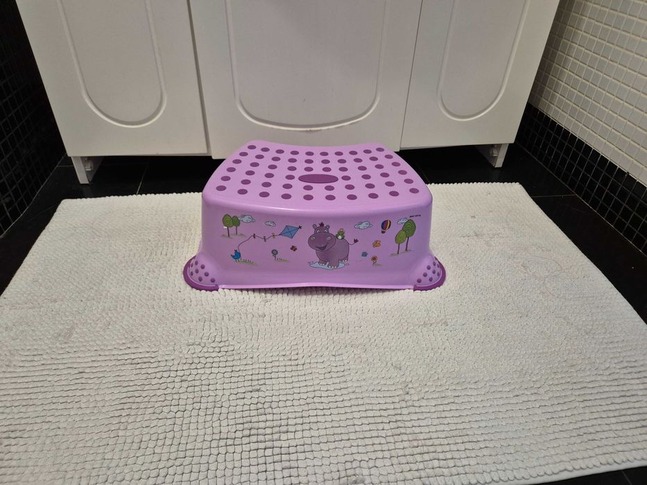 Podnóżek łazienkowy dla dziecka