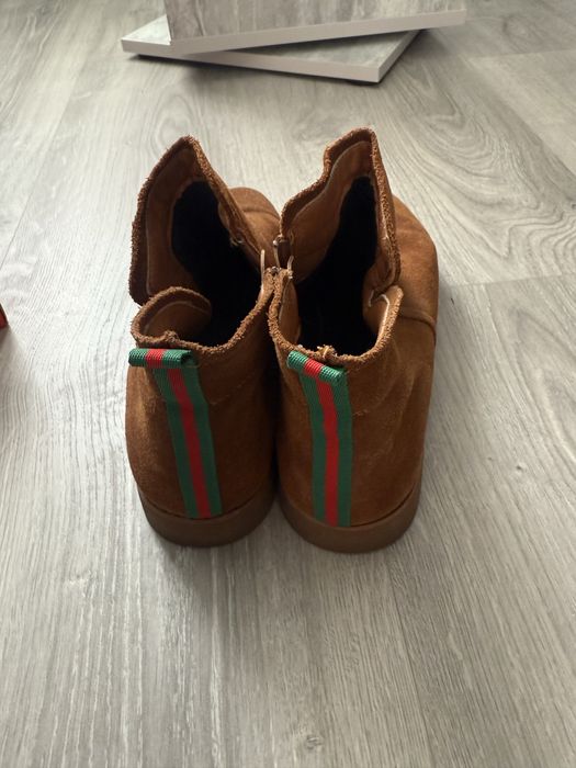 Замшеві черевики коричневі тренд