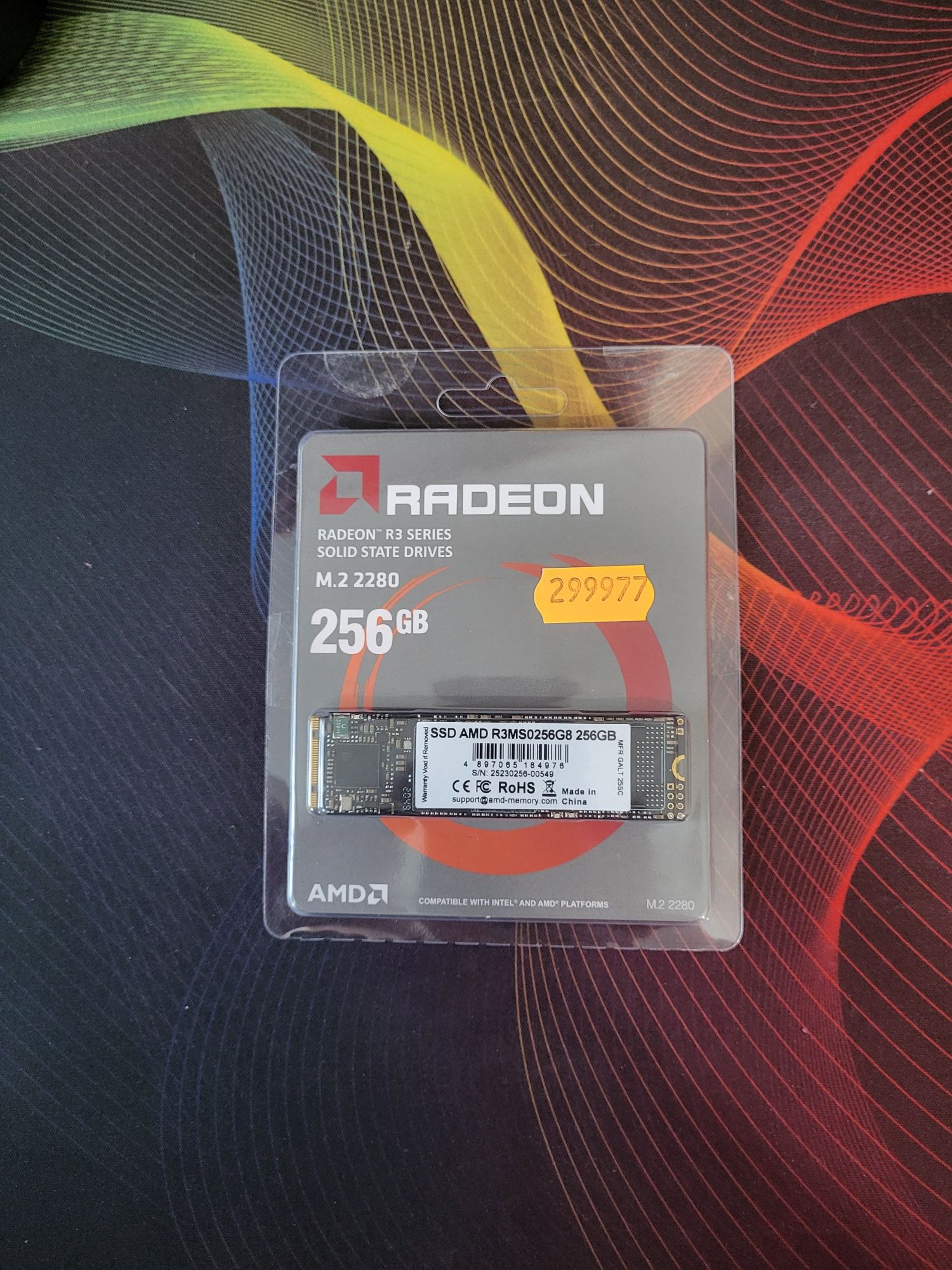 SSD диск AMD Radeon R3 256GB M.2 2280 SATA III 3D NAND TLC