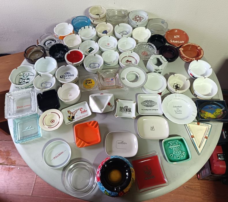 Coleção de cinzeiros 64